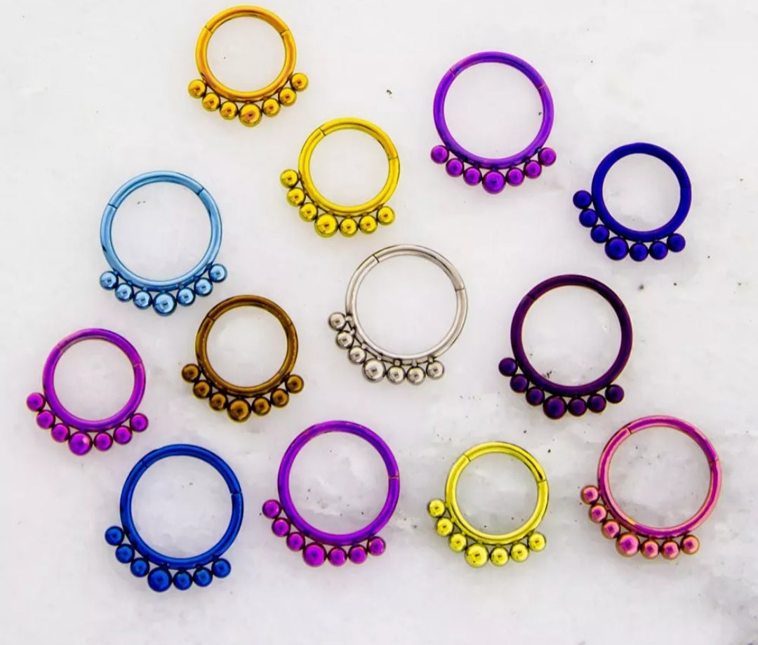 BEADED(7) HINGE SEG RING 16g Titanium